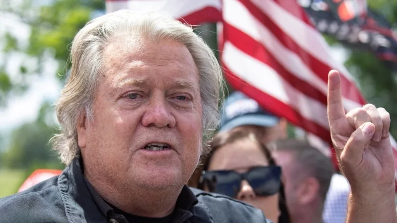 Trump’ın eski danışmanı Steve Bannon federal cezaevine teslim oldu 