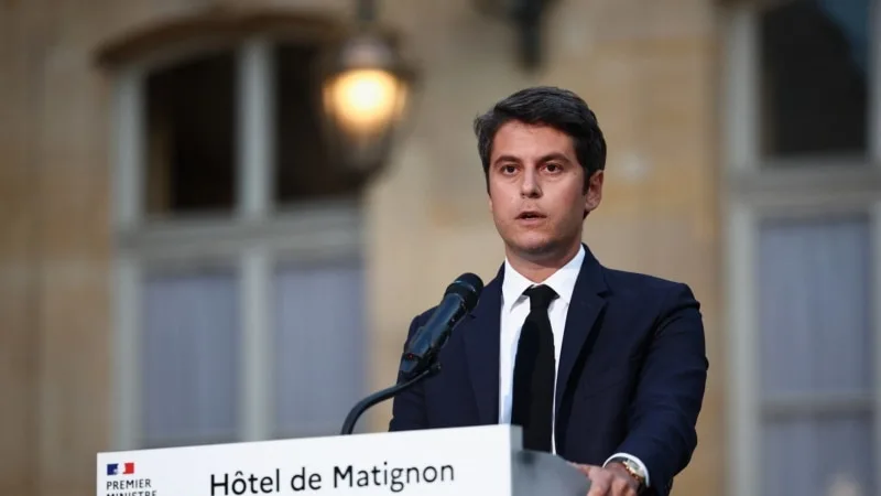 Başbakan istifa etti, Macron reddetti