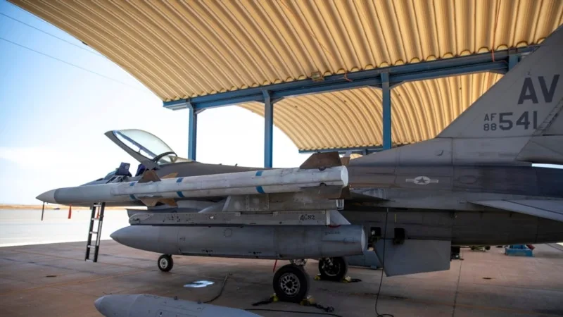 Ukrayna’ya Danimarka ve Hollanda’dan F-16’lar gidiyor