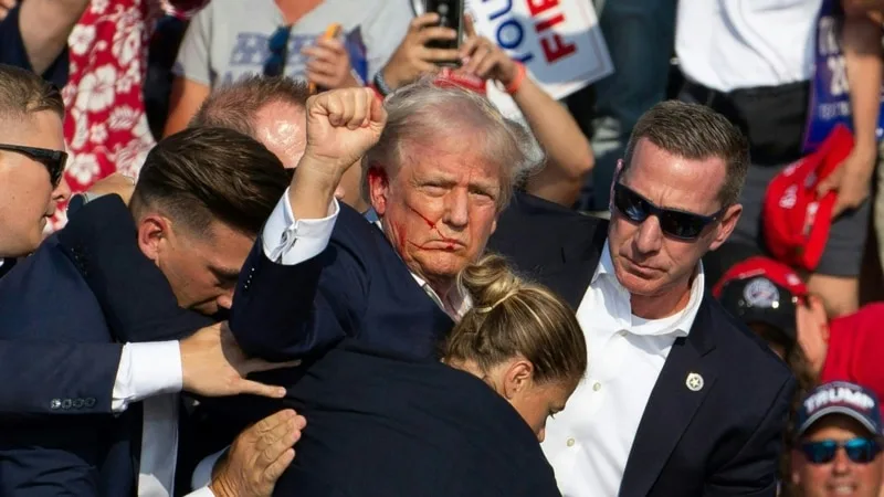 Trump’ın vurulma anı ve sonrasındaki fotoğrafları ABD başkanlık kampanyasını nasıl şekillendirecek?