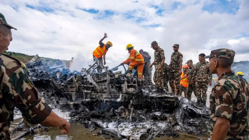 Katmandu’da havalanırken düşen uçakta 18 kişi öldü 