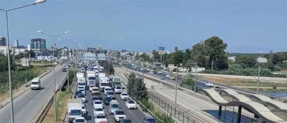 Antalya Trafiği Turizmi Tehdit Ediyor