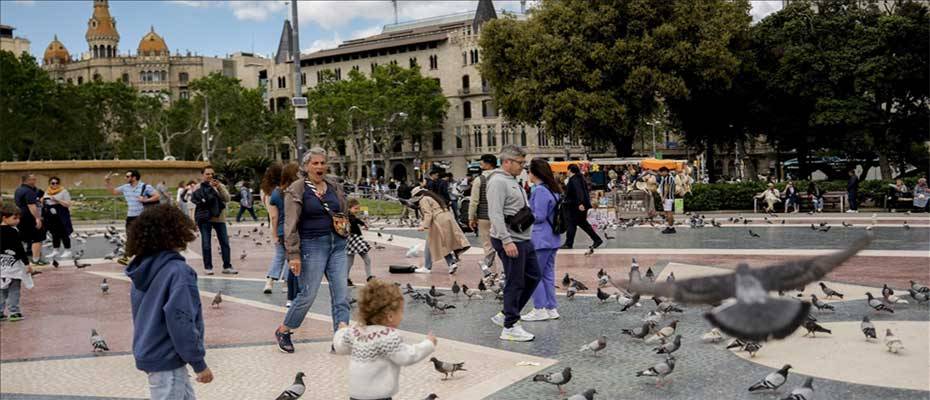 Barselona Belediyesi, turistlere su tabancasıyla su sıkılması eylemini kınadı