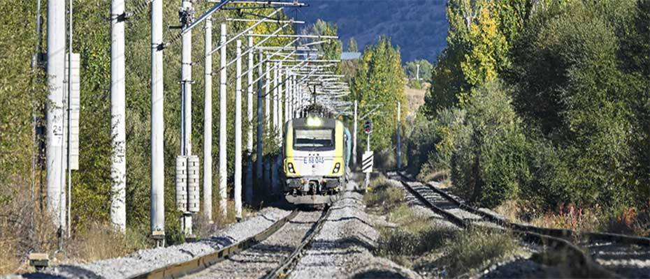 Demir yollarında elektrikli hat uzunluğu 7 bin 142 kilometreye ulaştı