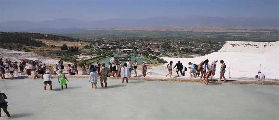 Denizlili turizmciler Pamukkale’deki su debisinin düşmesinden endişe duyuyor