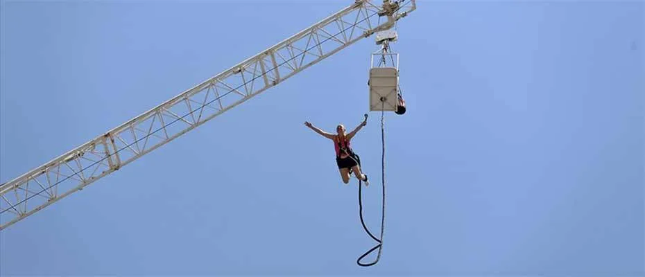 Fethiye’de tatilciler bungee jumping ile adrenalin yaşıyor