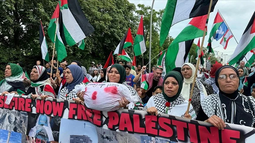 Berlin’de Filistin’e destek yürüyüşü düzenlendi