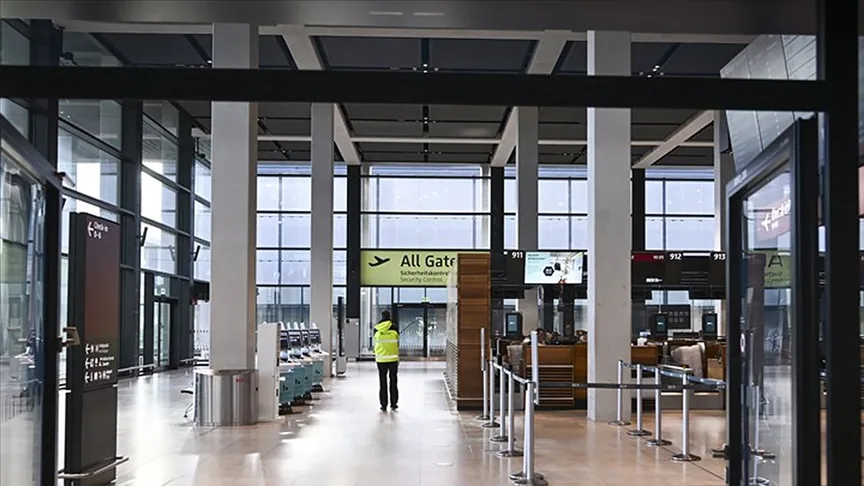 Frankfurt Havalimanı’nda 50 uçuş iptal edildi
