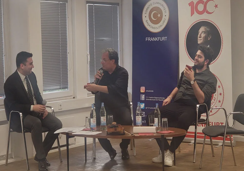 Frankfurt’ta söyleşili müzik akşamı