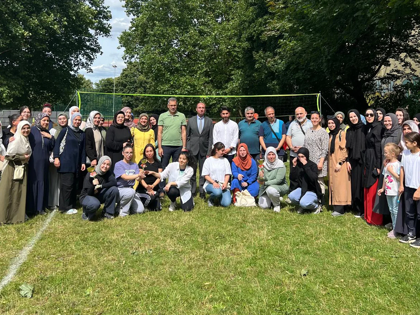 Berlin’de düzenlenen “Aile Şenliği ve Futbol Turnuvası”na yoğun ilgi