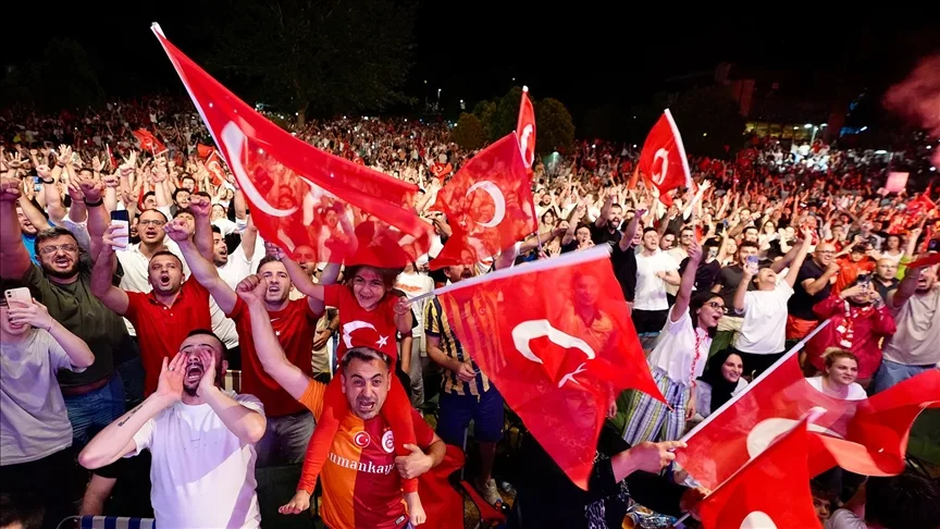 Meydanlarda çeyrek final coşkusu