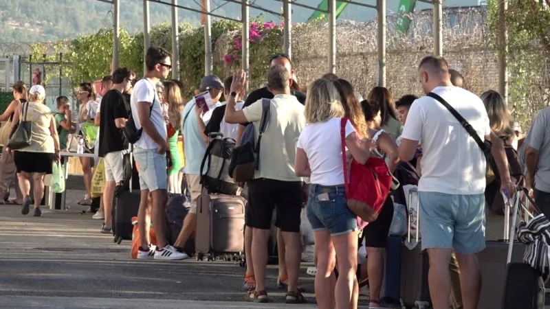 Yerli turistler neden Türkiye yerine Yunan adalarını tercih ediyor?