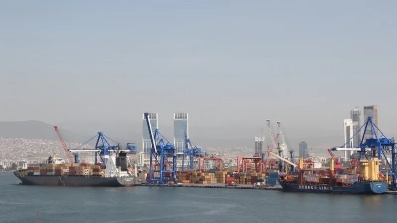 “İzmir Limanı’nın işletme hakları için Birleşik Arap Emirlikleri ile görüşmeler sürüyor”