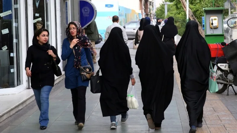 Savaşın gölgesinde İranlılar ekonomik kriz ve siyasi baskıdan yorgun