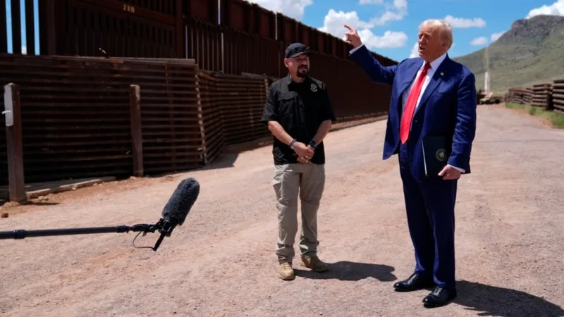 Trump, Meksika sınırını ziyaret etti