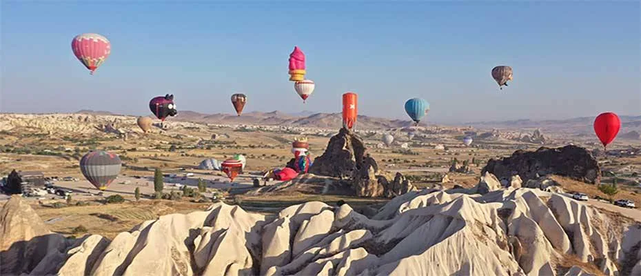 18 ülkenin figürlü sıcak hava balonları Kapadokya semalarında uçtu