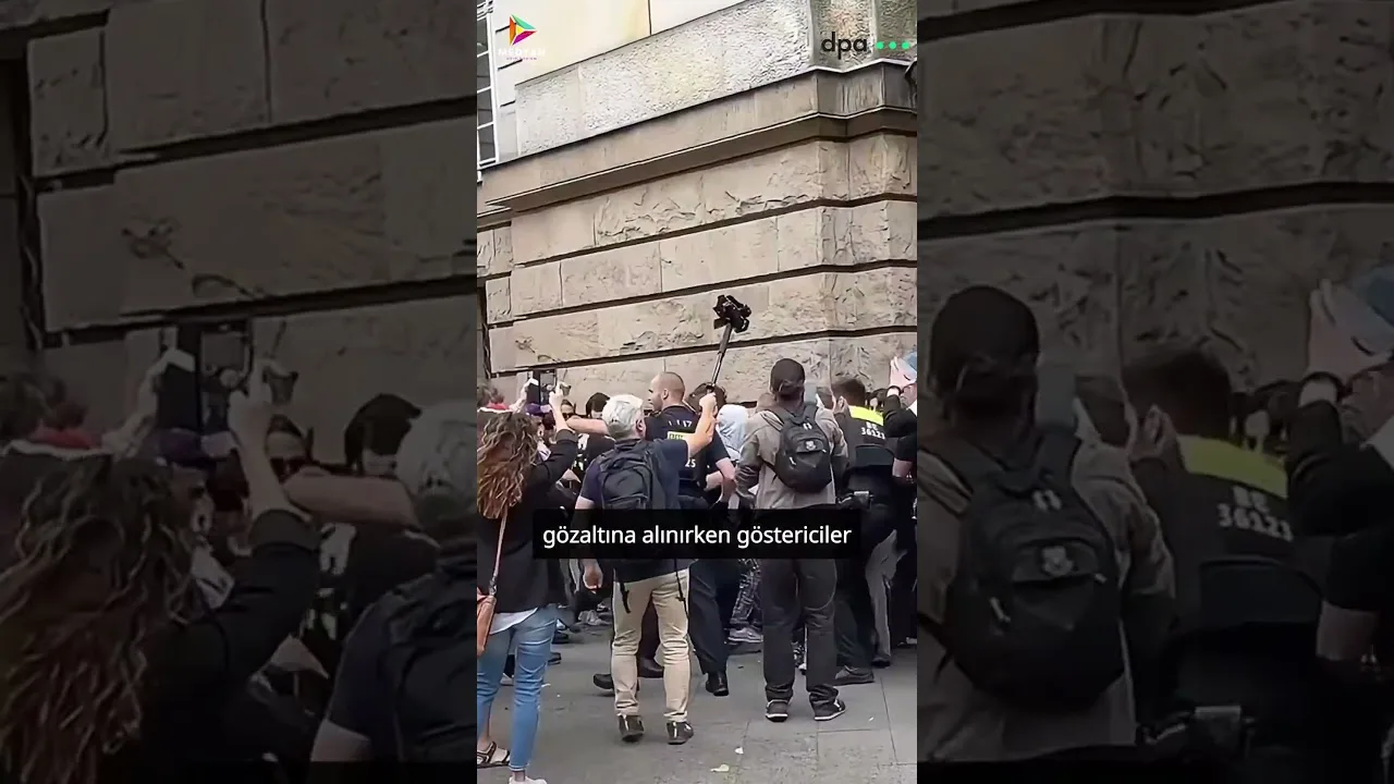 Berlin’de mahkeme önünde Filistin yanlısı gösteri