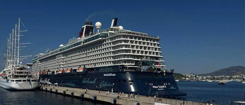 Bodrum’a iki kruvaziyerle 3 bin 162 yolcu geldi