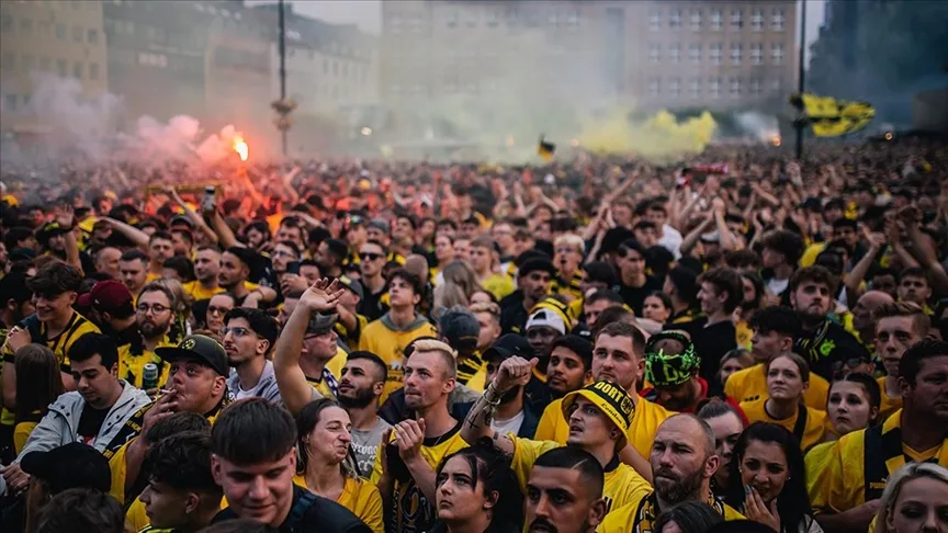 Dortmund taraftarları, silah üreticisi şirketle anlaşmayı protesto edecek