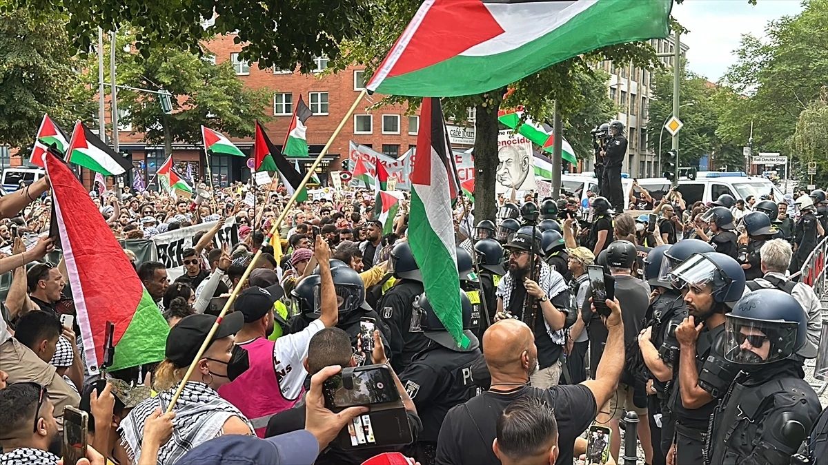 Berlin’de Filistin’e Destek Gösterisi