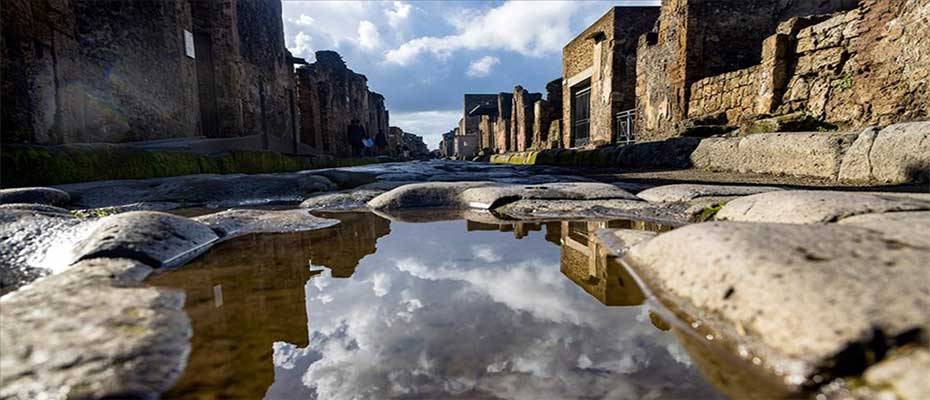 İtalya’da bir antik kentin duvarına yazı yazan turiste 60 bin avro ceza