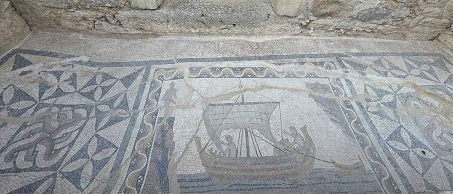 Olympos Antik Kenti, gün yüzüne çıkarılan tarihi kalıntılarıyla turistlerin ilgisini çekiyor
