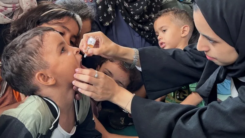 Gazze’deki İsrail-Hamas çatışmalarına çocuk felci aşısı arası