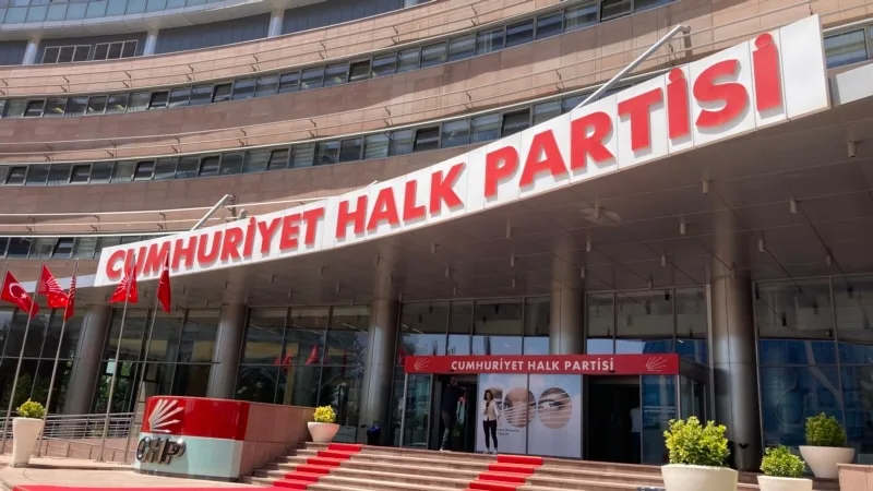 Ön seçimin niteliği, genel başkan kotası ve üç dönem kuralı tartışılıyor
