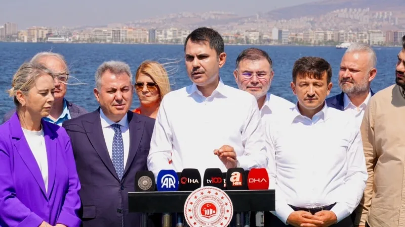 Hükümet ve İzmir Büyükşehir Belediyesi arasında Körfez’de balık ölümleri tartışması büyüyor