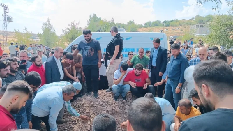 Narin Güran doğduğu köyde toprağa verildi