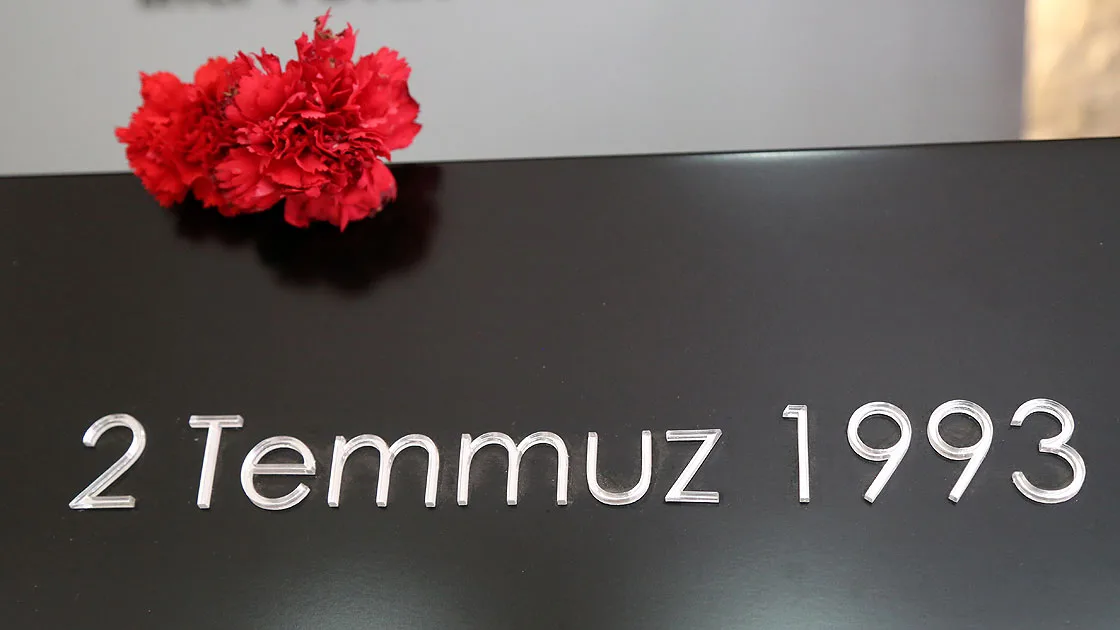 Madımak Katliamı’nı unutturmamak için kurulan sanal anıtın açılışı Köln’de
