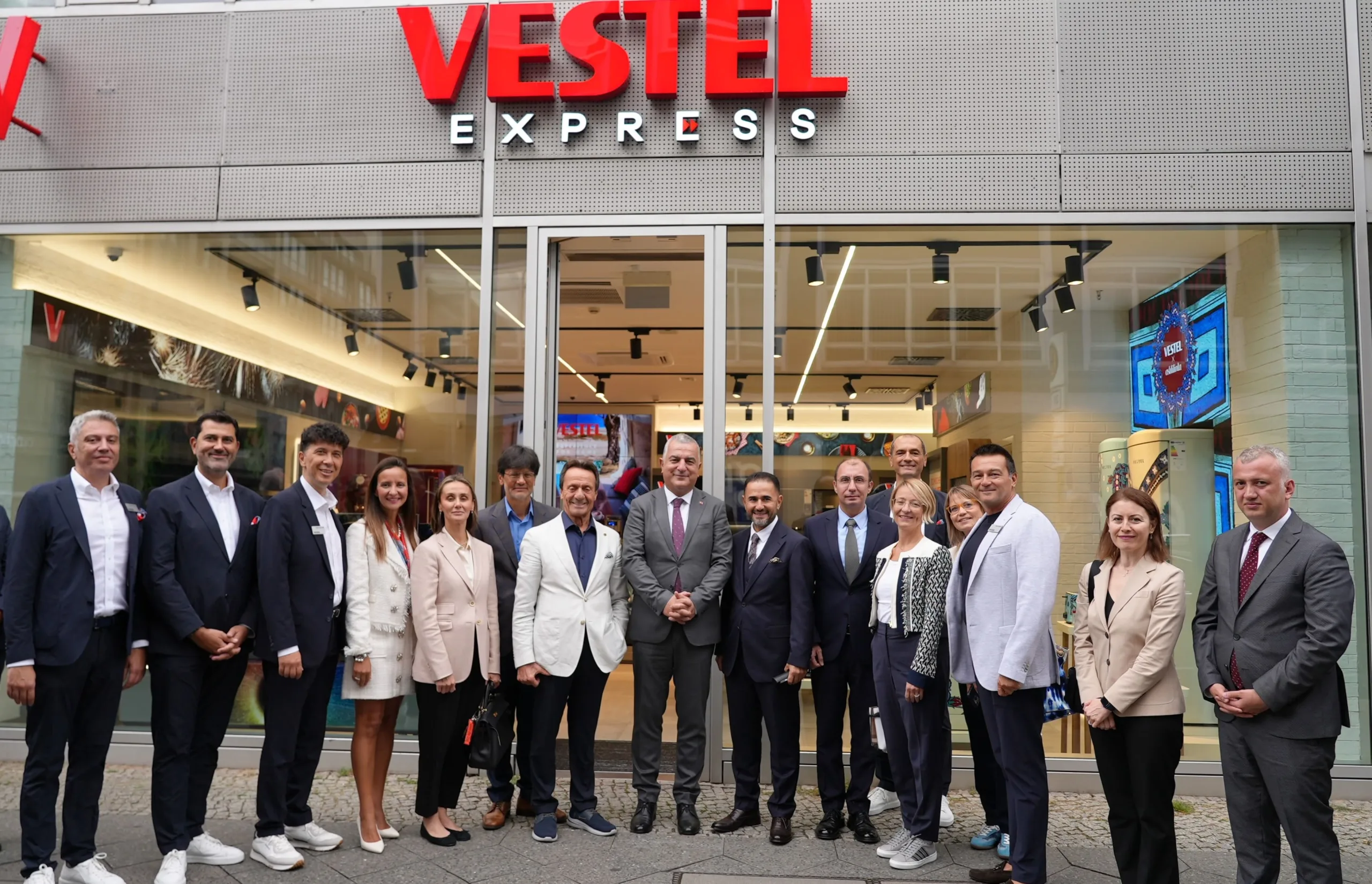 Vestel, Avrupa’daki ilk “Vestel Express” mağazasını Berlin’de açtı