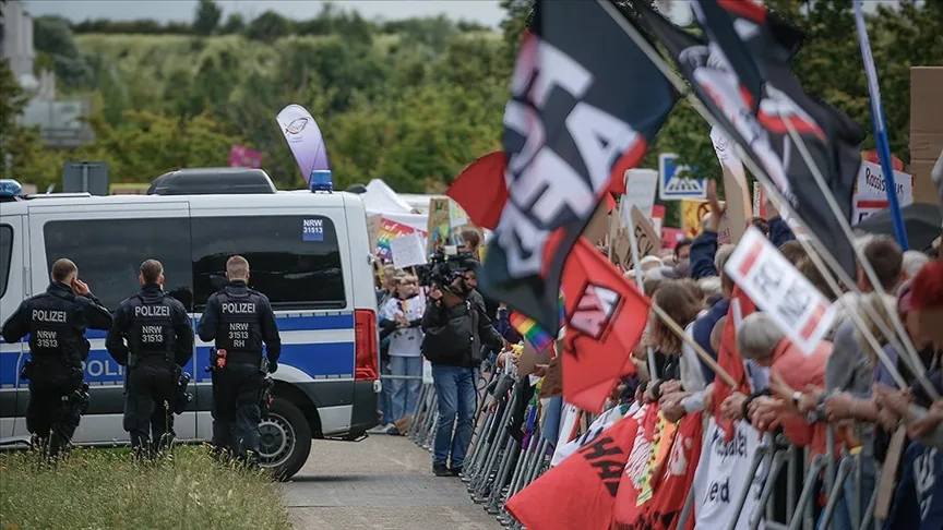 AfD partisinin eyalet seçiminde birinci olmasına tepkiler