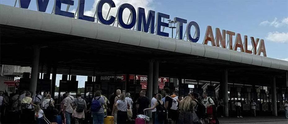 Antalya’ya gelen turist sayısı 13,5 milyonu geçti