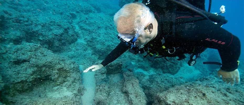 Bakan Ersoy, Antalya’da dünyanın en eski ticaret gemisi batığına dalış yaptı