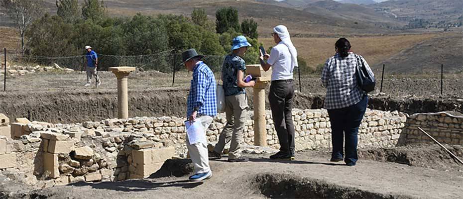 Farklı ülkelerden akademisyenler Satala Antik Kenti kazı alanında incelemede bulundu