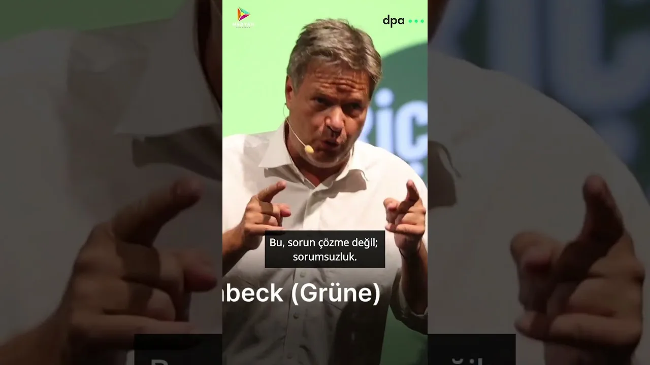 Habeck, Merz’in göç politikasıyla ilgili önerilerini sorumsuz ve yanlış diyerek eleştirdi.