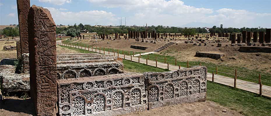 Selçuklu Meydan Mezarlığı’nda tahrip olan 80 mezar taşı restore edildi