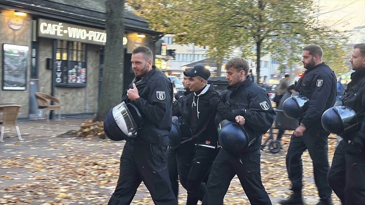 Berlin’de çok sayıda protestocu gözaltına alındı