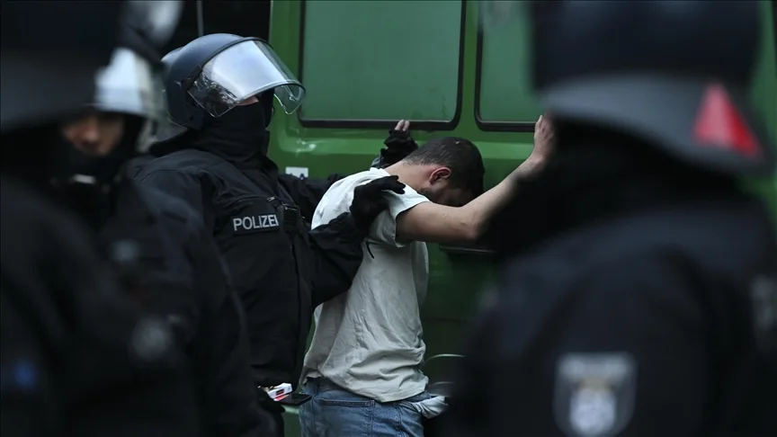 Berlin’de polis, Filistin destekçilerine sert müdahalede bulundu