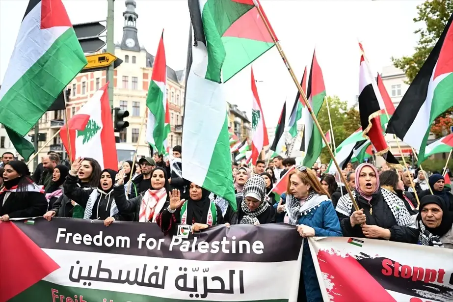 Berlin’de Filistin’e Destek Yürüyüşü Düzenlendi
