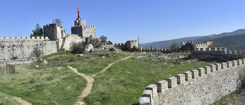Sinop’ta sarp kayalıklar üzerine kurulu Boyabat Kalesi dikkat çekiyor