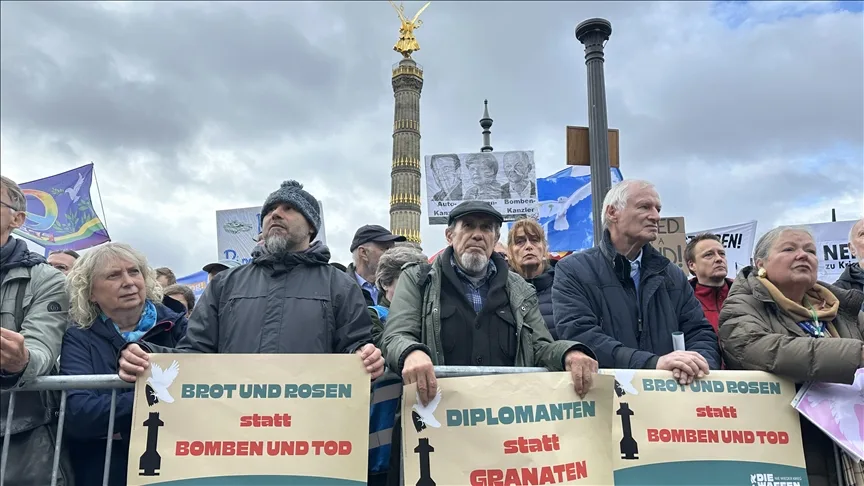 Berlin’de binlerce kişi Ukrayna ve Gazze’deki savaşları protesto etti