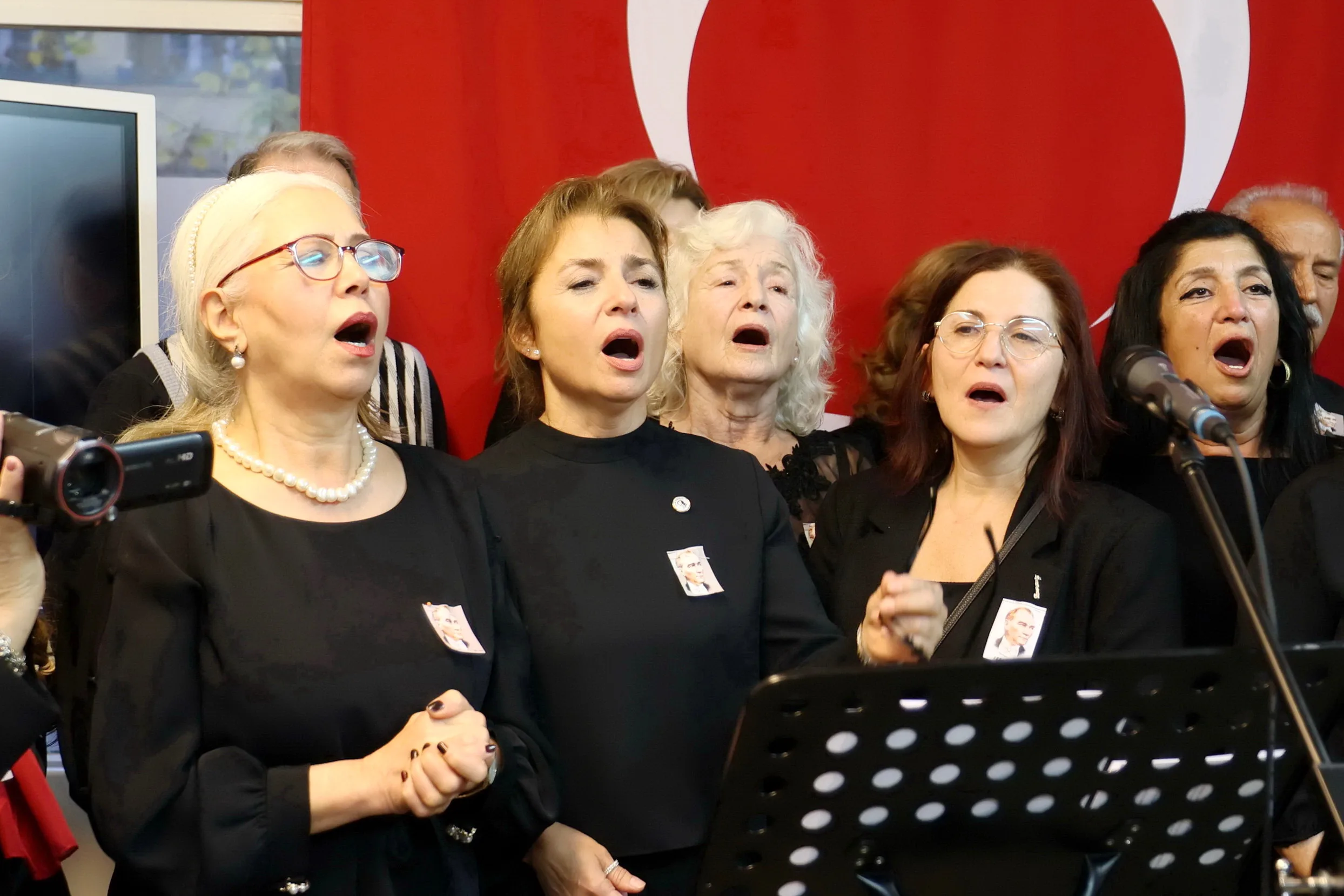 Eskidostlar Korosu’ndan 10 Kasım Atatürk’ü Anma Konseri