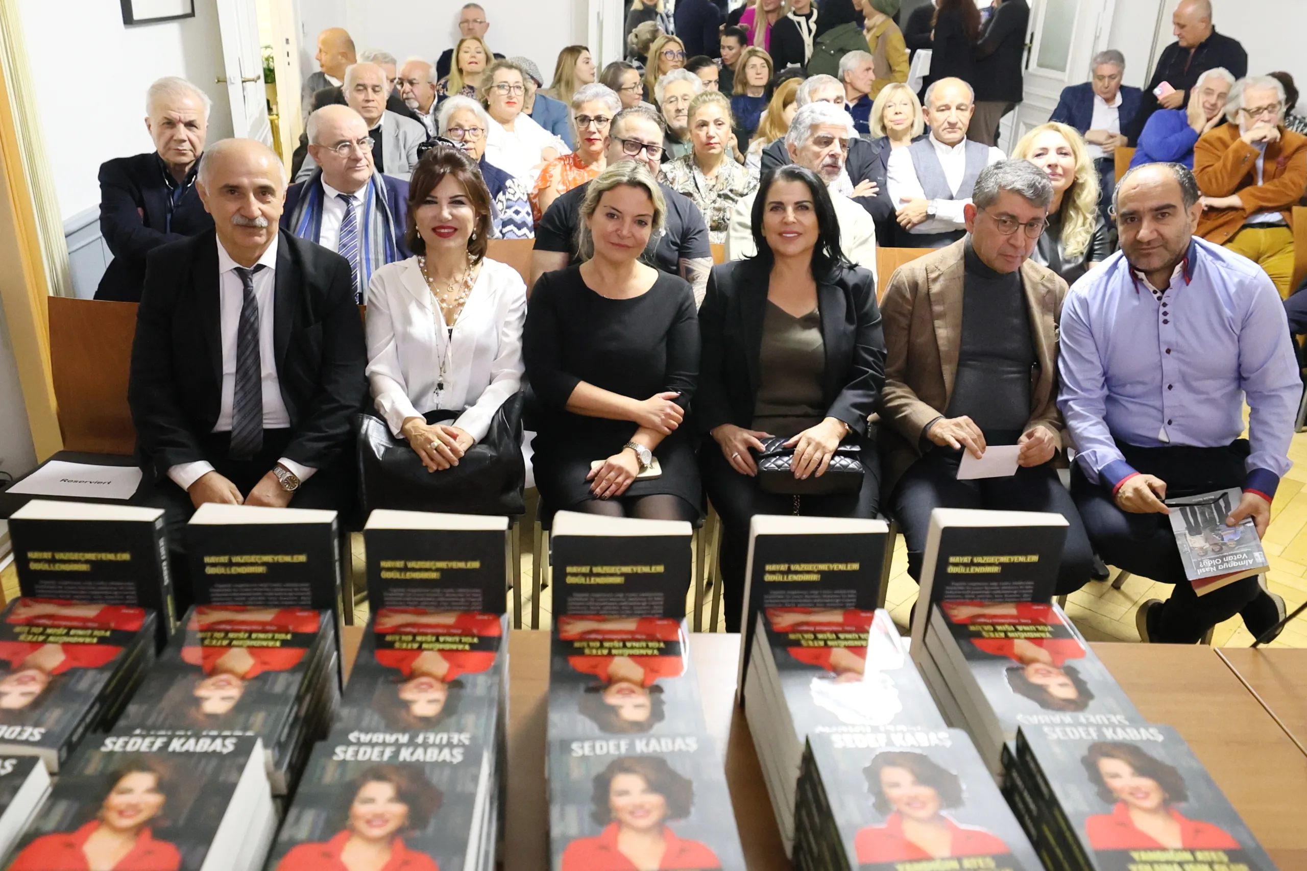Gazeteci Yazar Sedef Kabaş’a Berlin`de Büyük İlgi