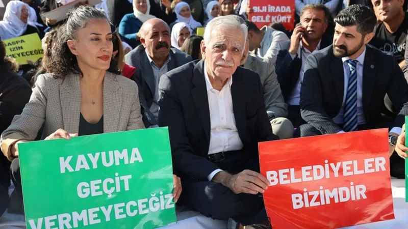 “Dün elini uzatanlar bugün kayyum atayanlar değil mi?”