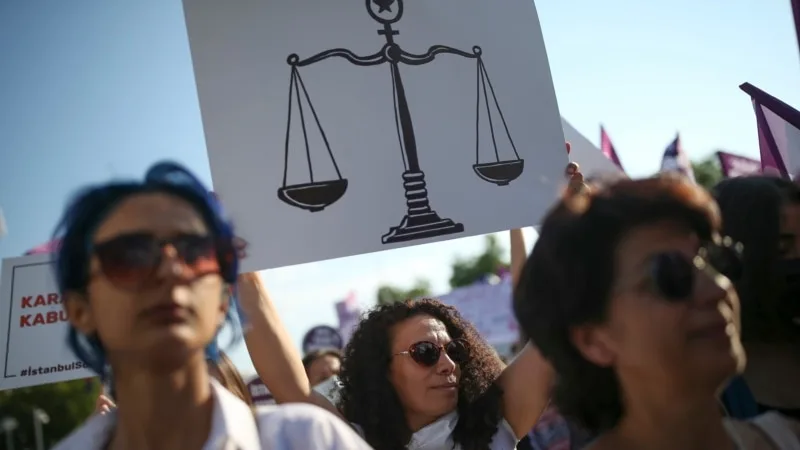 9. Yargı Paketi’nde vazgeçilen “kadınlara eşinin soyadını kullanma şartı” geri getirilir mi?