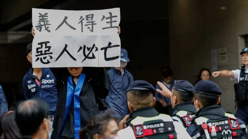 Hong Kong’da 45 demokrasi hareketi destekçisine hapis cezası verilmesine tepkiler büyüyor
