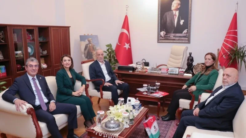 İşçi sendikaları asgari ücrette yeterli artış için siyasi partilerden destek arayışında