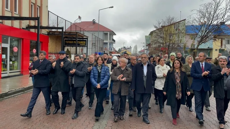 DEM Parti ve CHP Tunceli’de kayyum atamalarını protesto etti